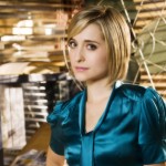 Chloe Sullivan Side Portrait Wallpaper