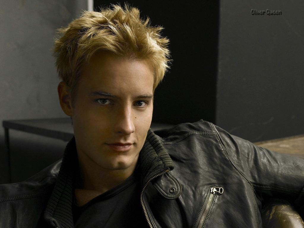 Justin Hartley As Oliver Queen Wallpaper 1024x768