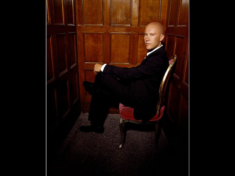 Lex Luthor On Chair Portrait Wallpaper 800x600