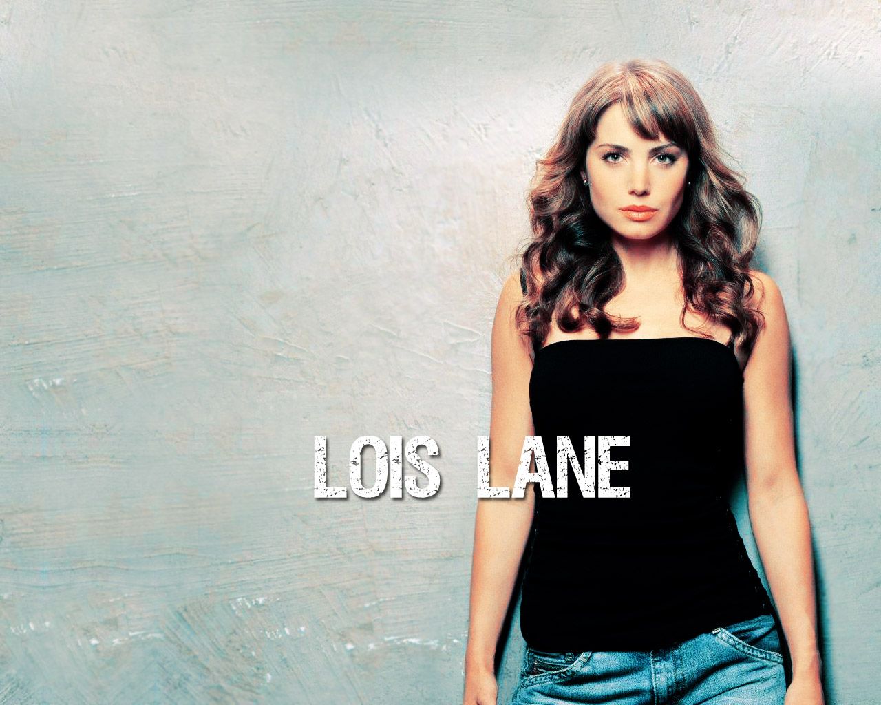 Lois Lane Black Top Portrait Wallpaper 1280x1024