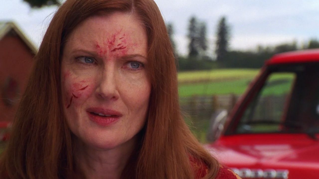 Martha Kent Injured Face Wallpaper 1280x720