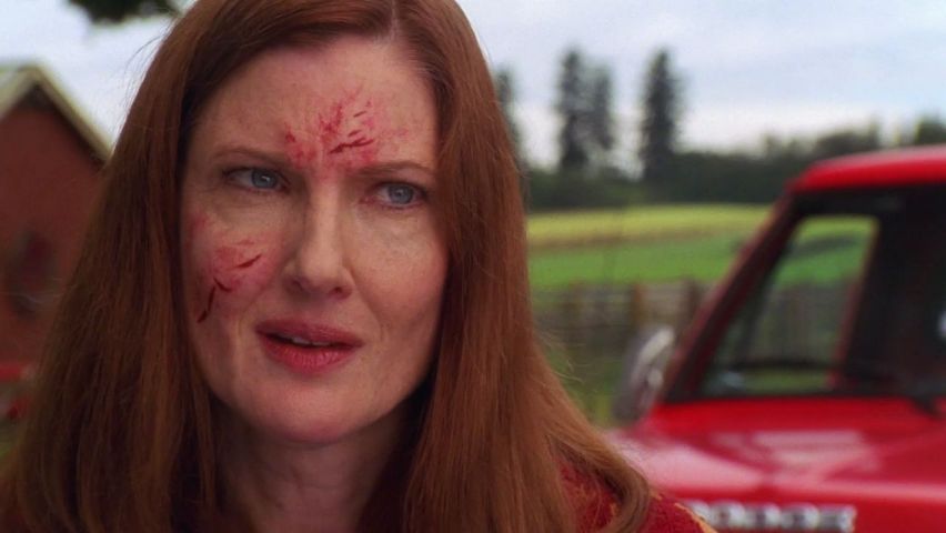 Martha Kent Injured Face Wallpaper 852x480